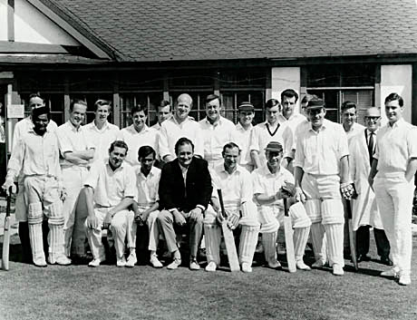 Richard Mills with cricket team